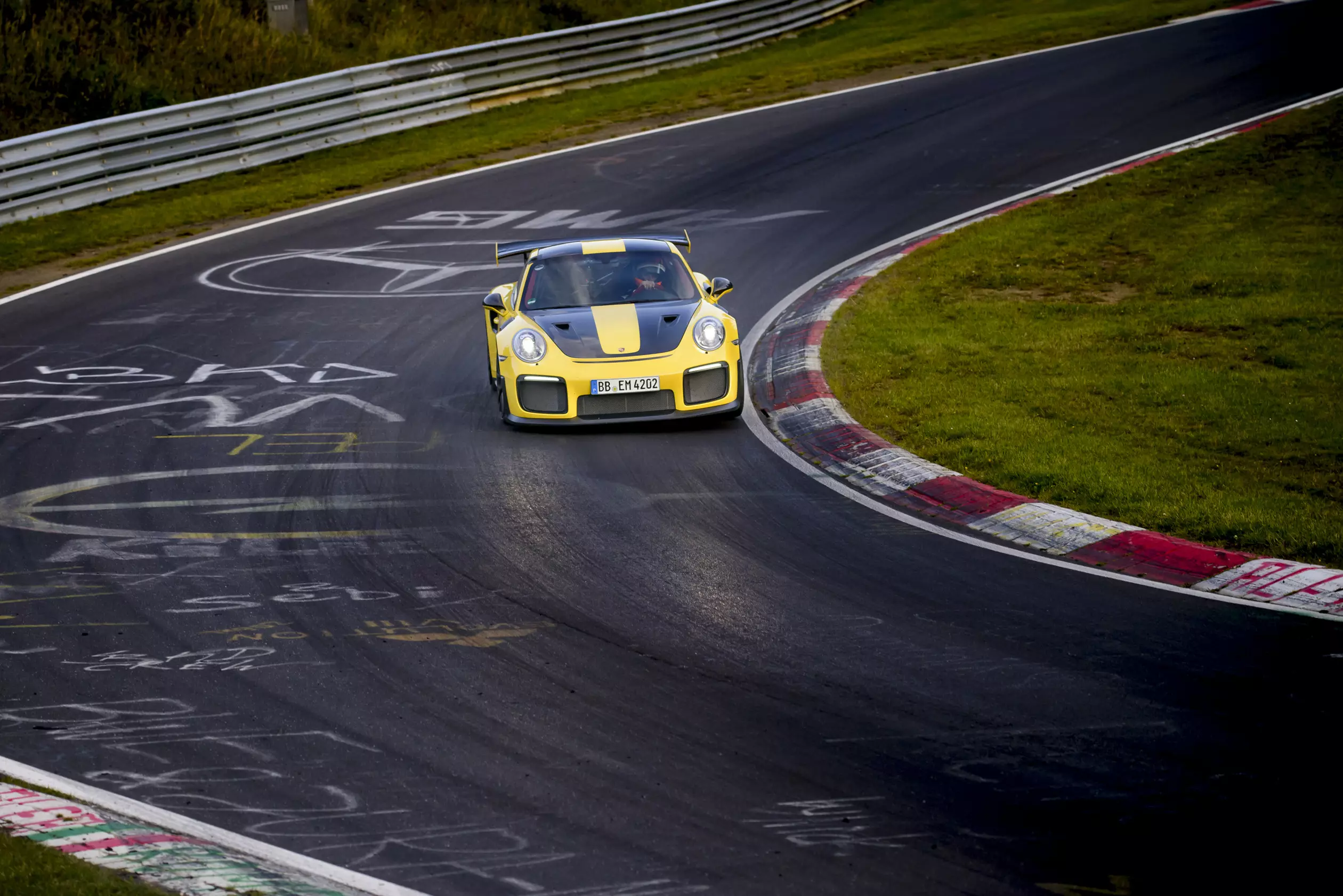 Porsche 911 GT2 RS. Թող անցնի «կանաչ դժոխքի» թագավորը 15437_1