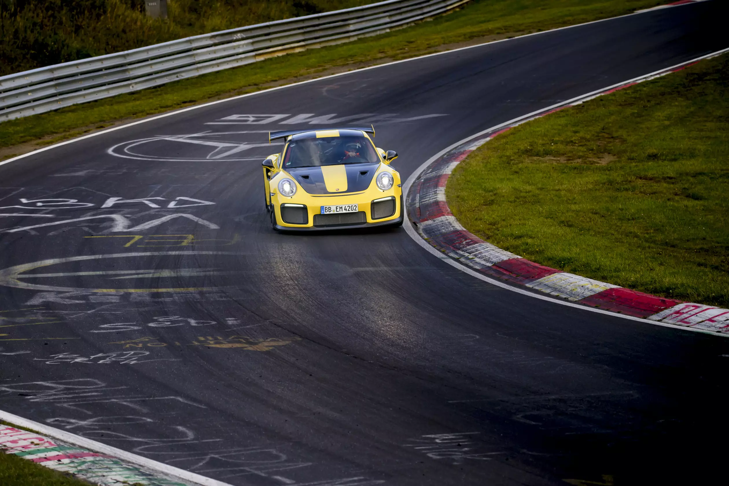 Porsche 911 GT2 RS. Нека мине Краля на 