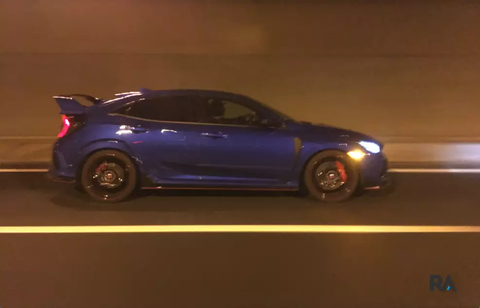 Mayroon akong Honda Civic Type-R FK8 na nakaparada sa labas ng aking bahay 15590_1