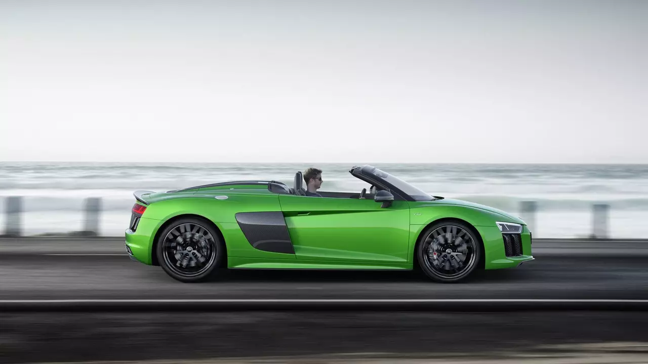 Audi R8 Spyder V10 Ntxiv