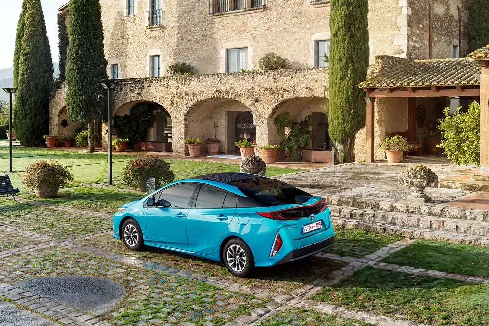 Il-Plug-in il-ġdid tat-Toyota Prius issa huwa pprezzat għall-Portugall 15657_3