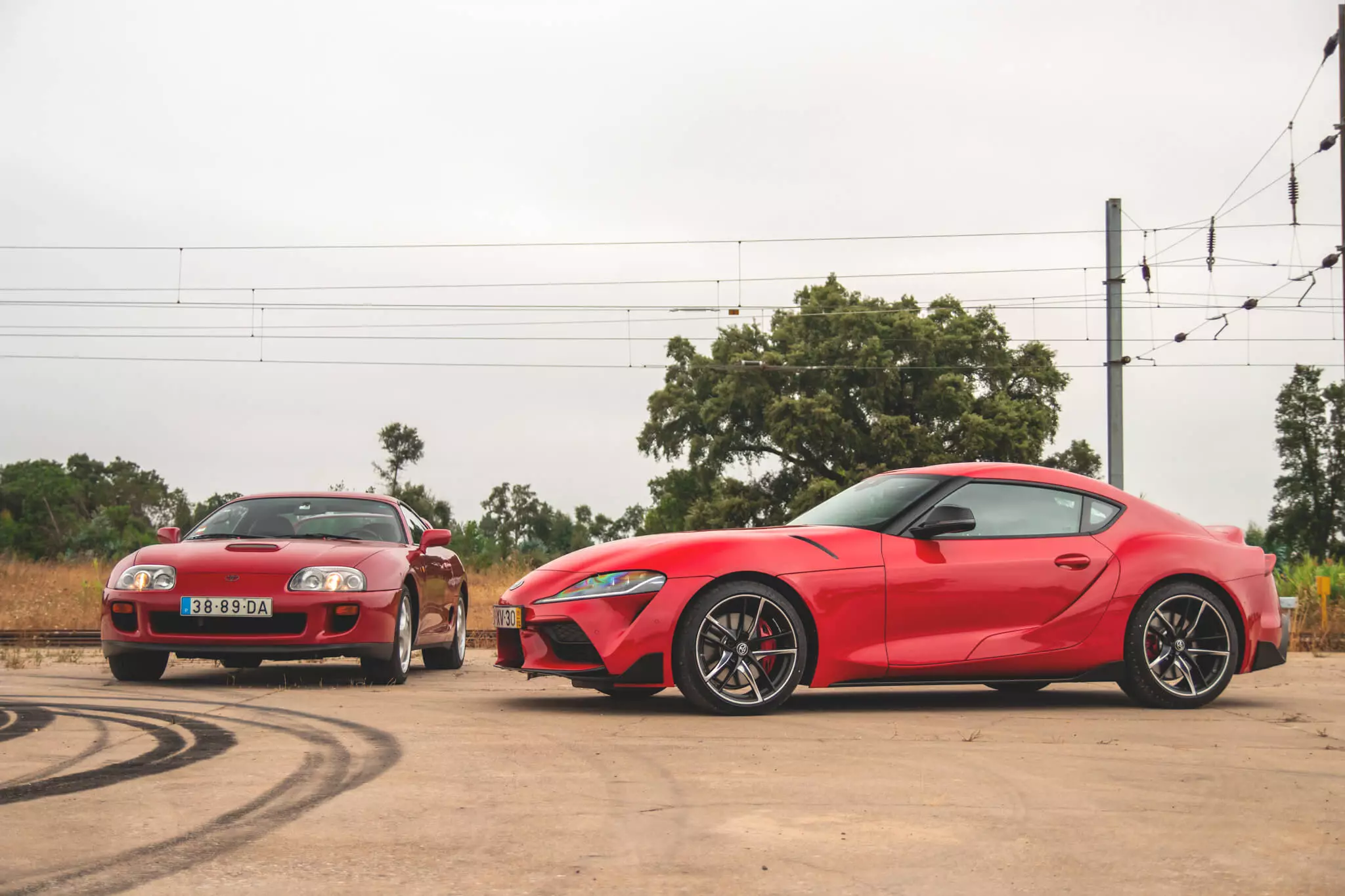 IToyota GR Supra A90 kanye neToyota Supra A80