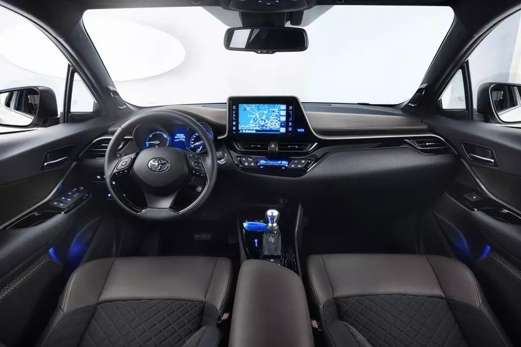 Яңа Toyota C-HR руль артында беренче тәэсирләр 15905_7