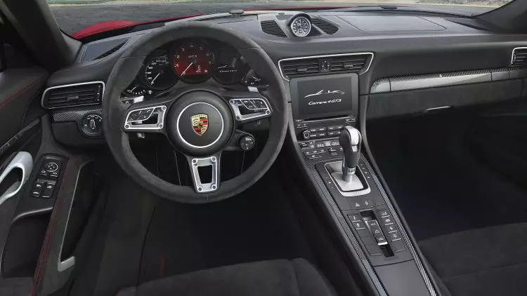 නව Porsche 911 GTS. මැද ඇත්තේ ශීලයද? 15913_2