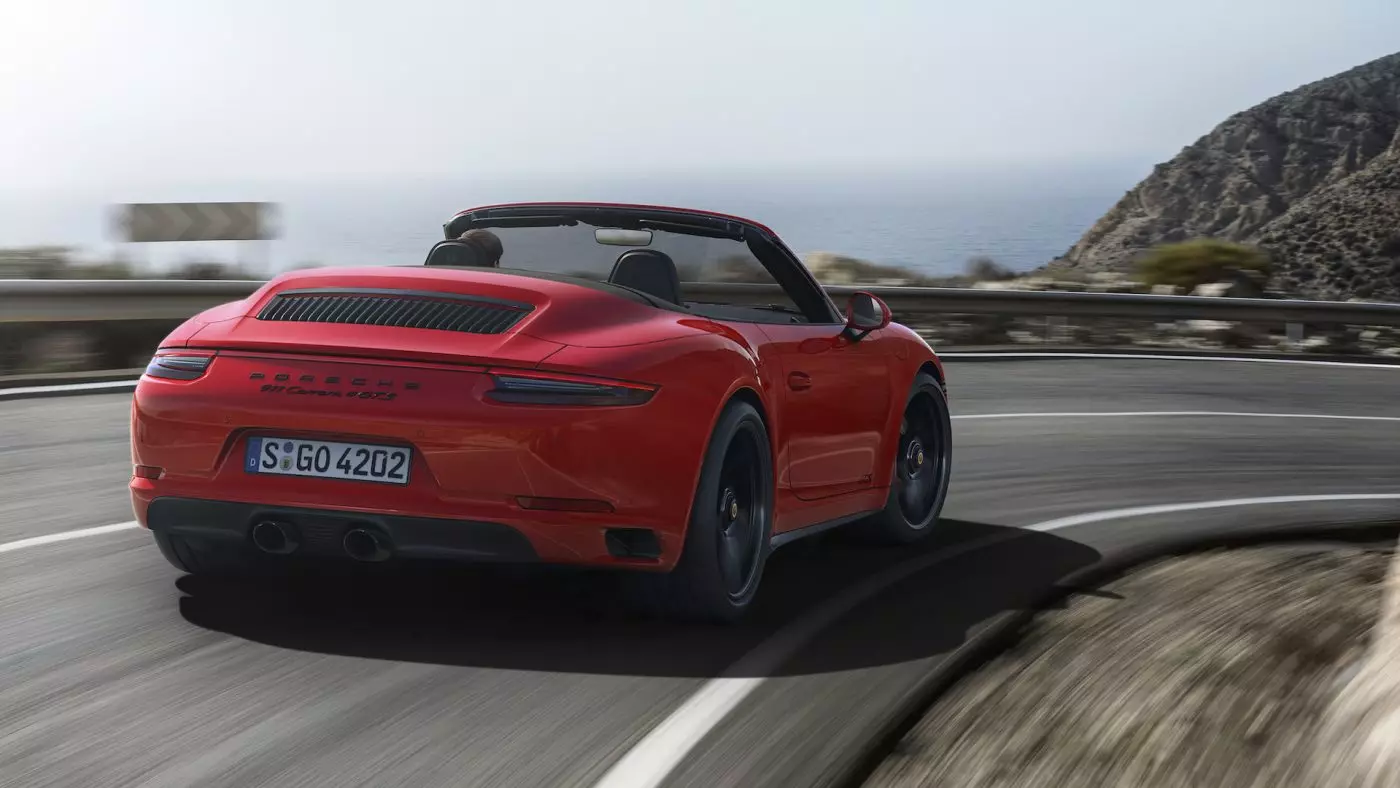 يېڭى پورسچى 911 GTS. ئوتتۇرىدا پەزىلەت بارمۇ؟ 15913_3