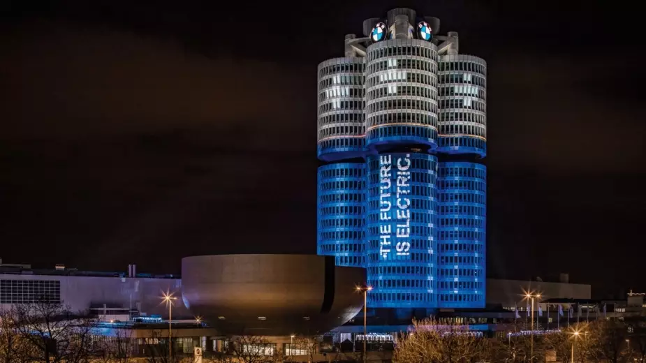 BMW 100 000 ta elektrlashtirilgan avtomobillar soniga yetdi