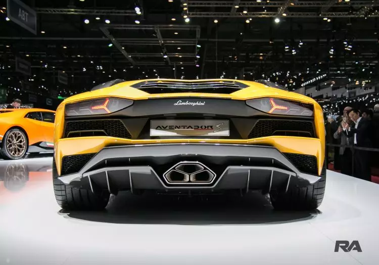 Женев дэх Lamborghini Aventador S. Мэдээжийн хэрэг агаар мандал! 16055_1