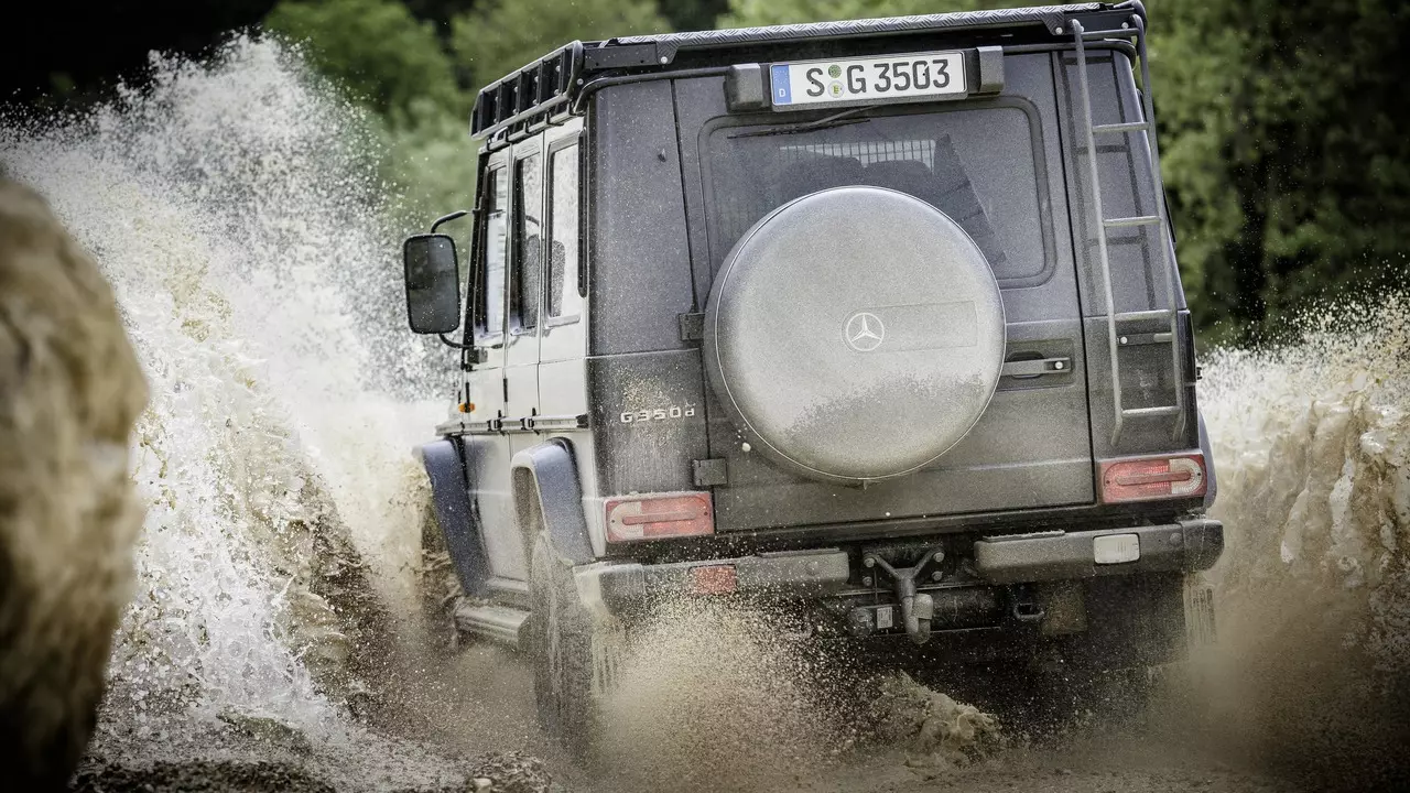 Mercedes-Benz G350d Gairmiúil-2