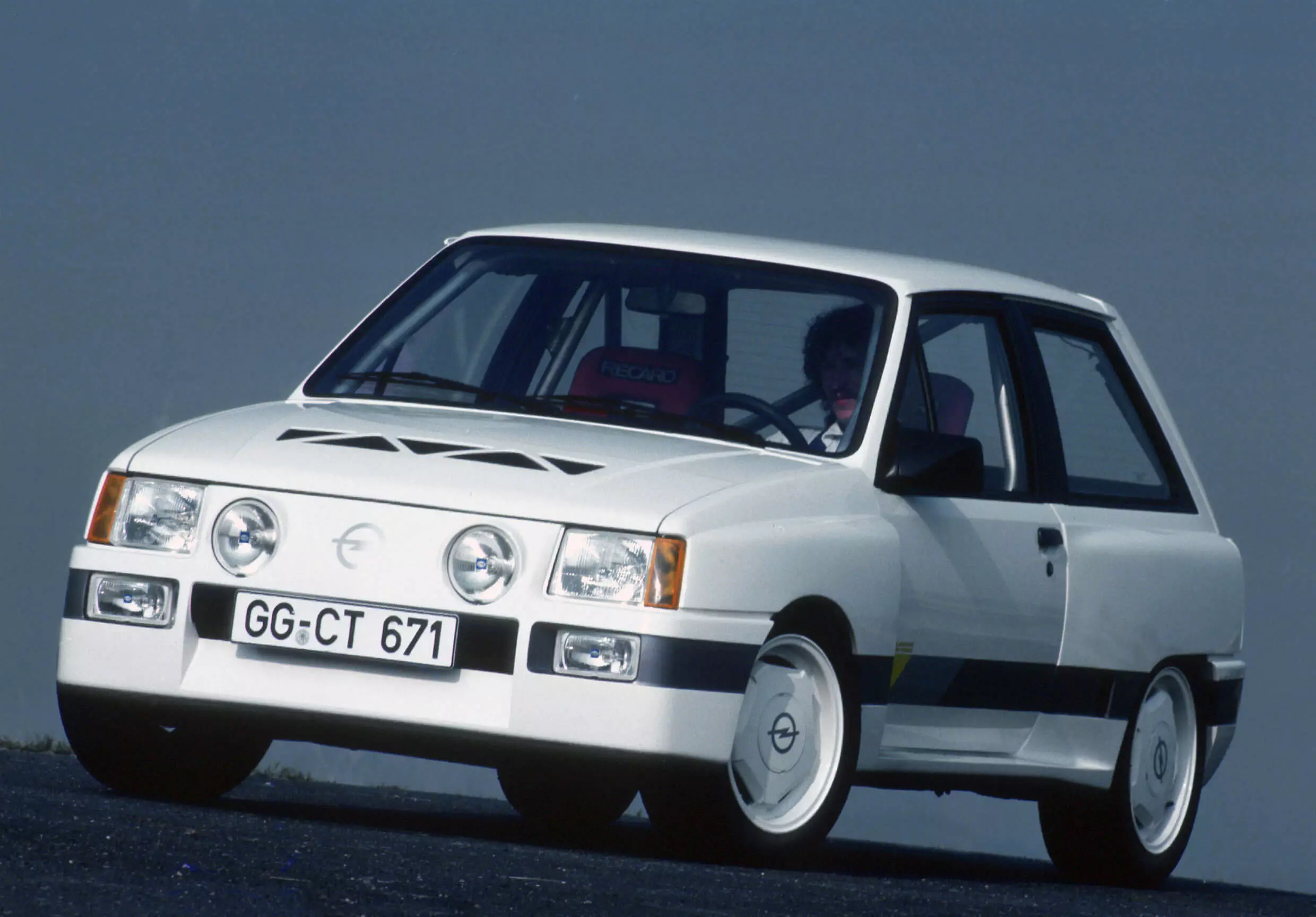 Opel Corsa Tọ ṣẹṣẹ 1983