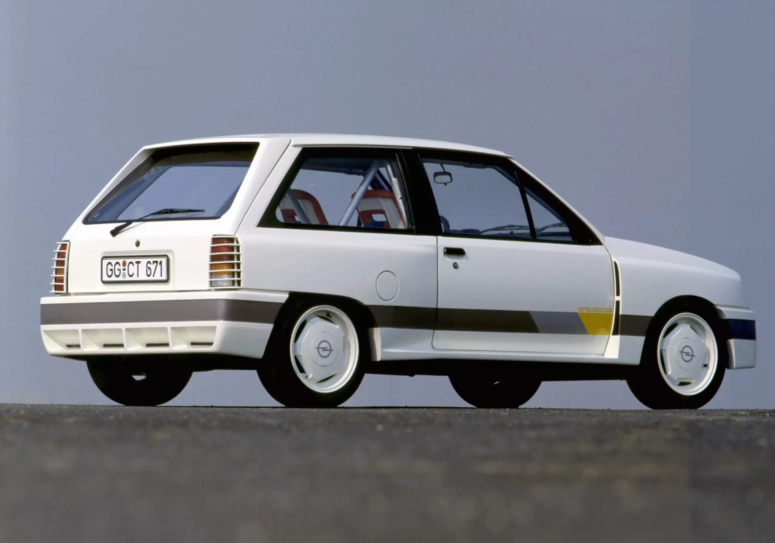 Opel Corsa Tọ ṣẹṣẹ 1983