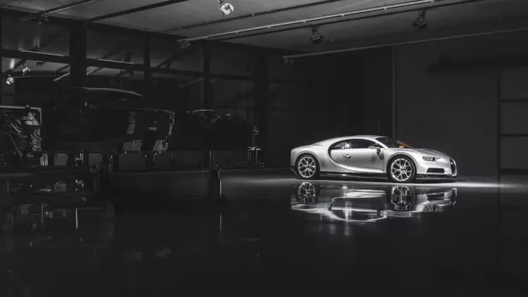 Pade Bugatti Chiron Milionu Factory 16290_5