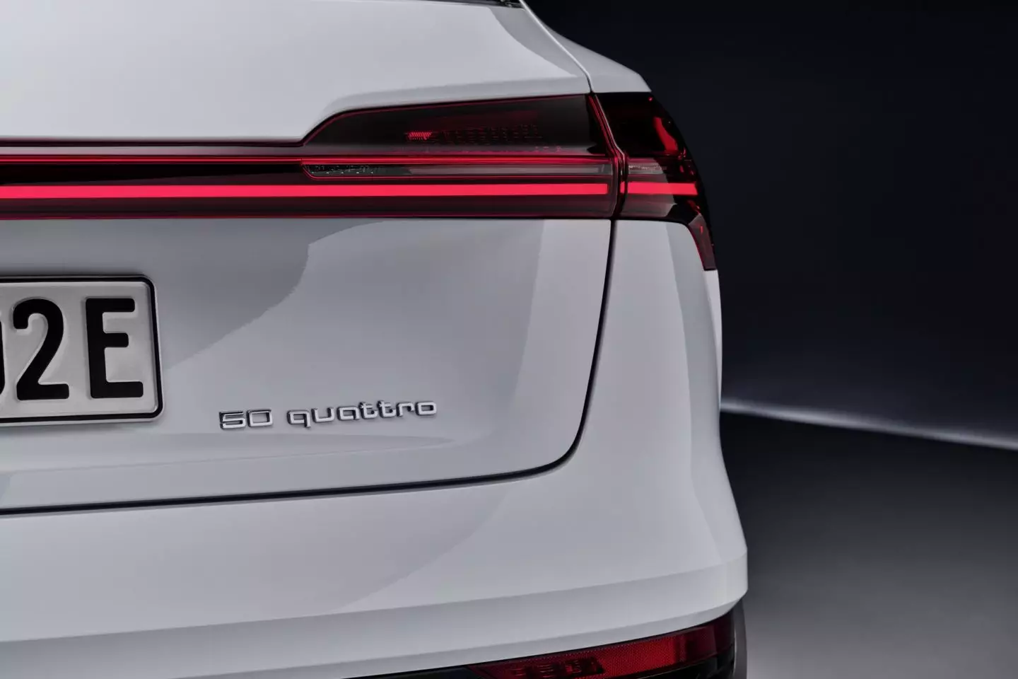 I-Audi e-tron 50 quattro