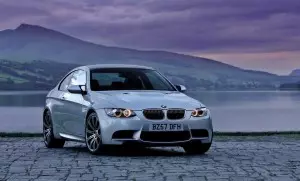 بېلەت تاشلايلى: ئاۋدى RS5 Coupé vs BMW M3 Coupé 16383_2