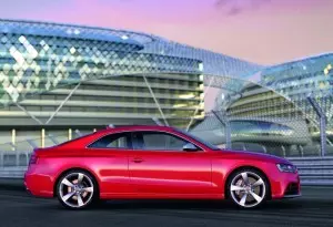 আসুন ভোট দেই: Audi RS5 Coupé বনাম BMW M3 Coupé 16383_3