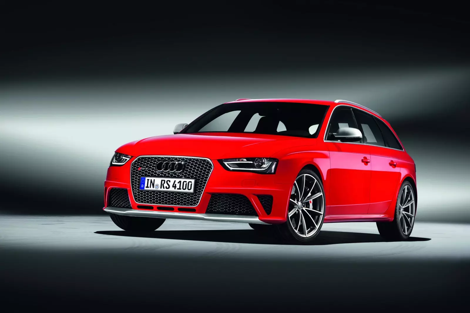 Audi RS4: Un'altra super-famiglia sul mercato. 16389_2