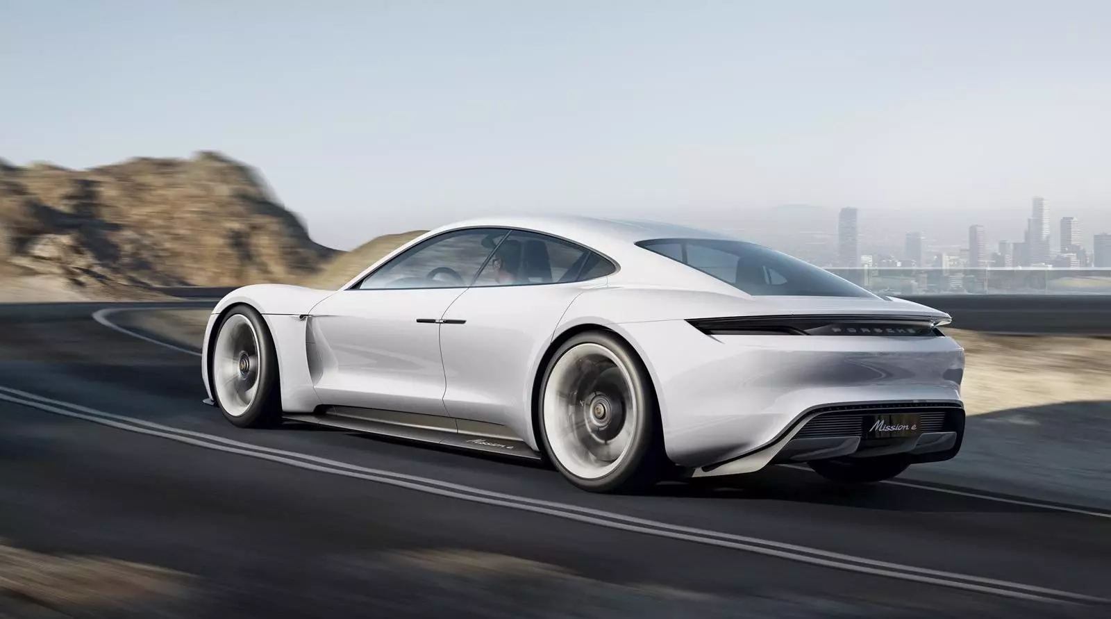 Ve şimdi? Yeni Porsche Mission E, Panamera kadar maliyetli olacak 16597_3