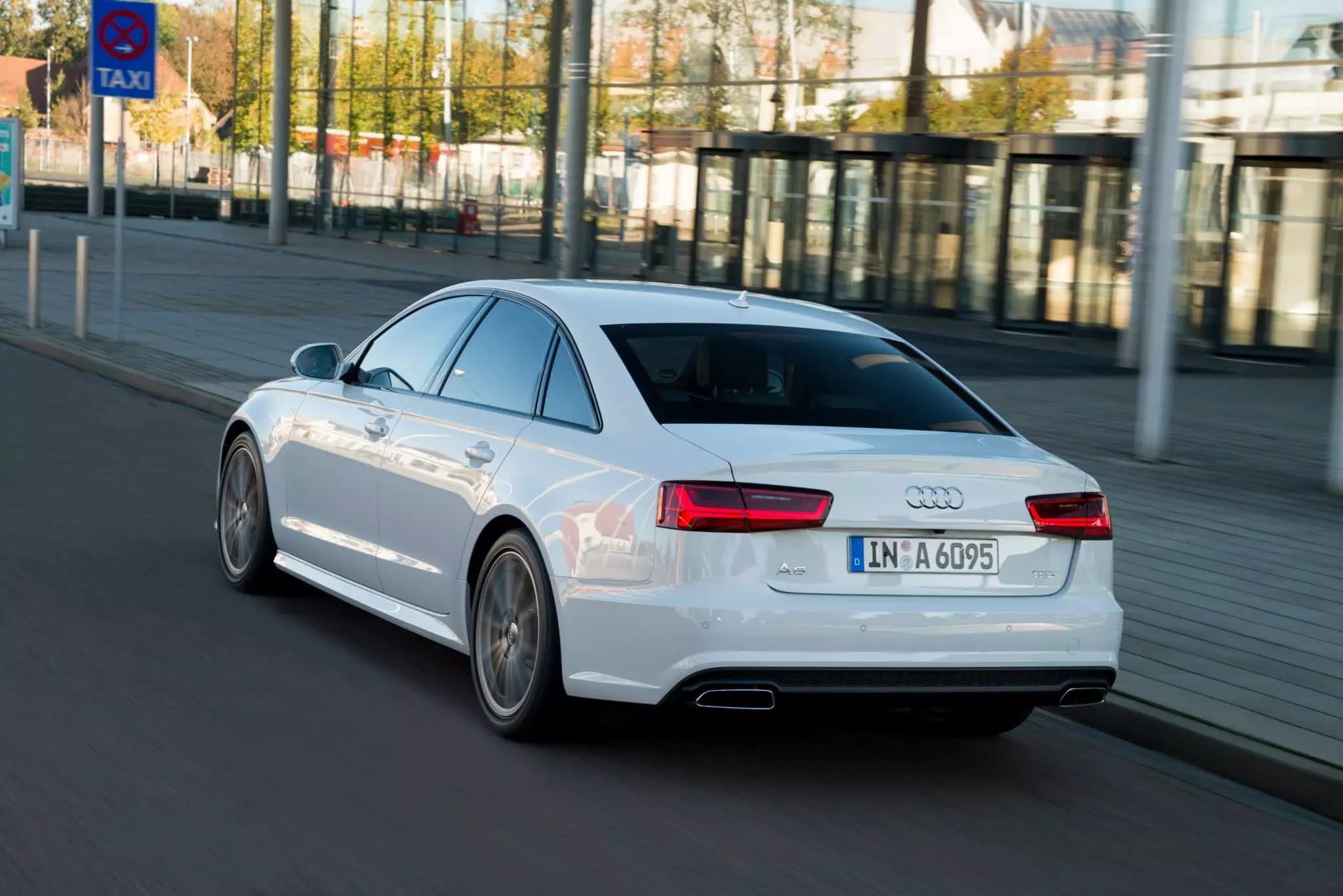 I-Audi A6