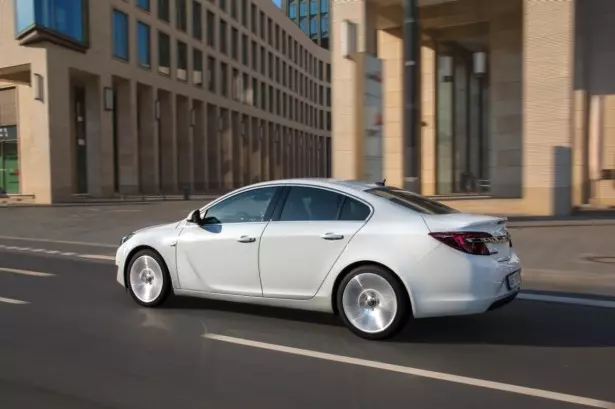 Opel Insignia stance