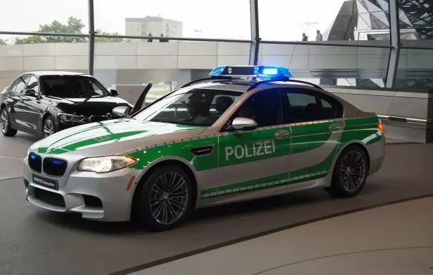 BMW M5 Polizei: Hiç kim ondan gaçyp bilmez! 16773_2