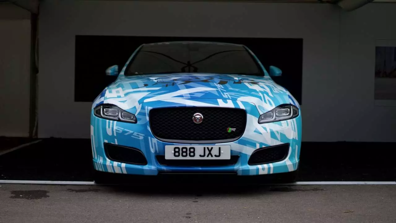 Jaguar XJR