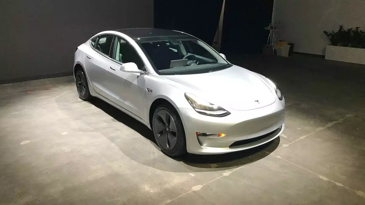 Craiglist에서 판매된 Tesla Model 3