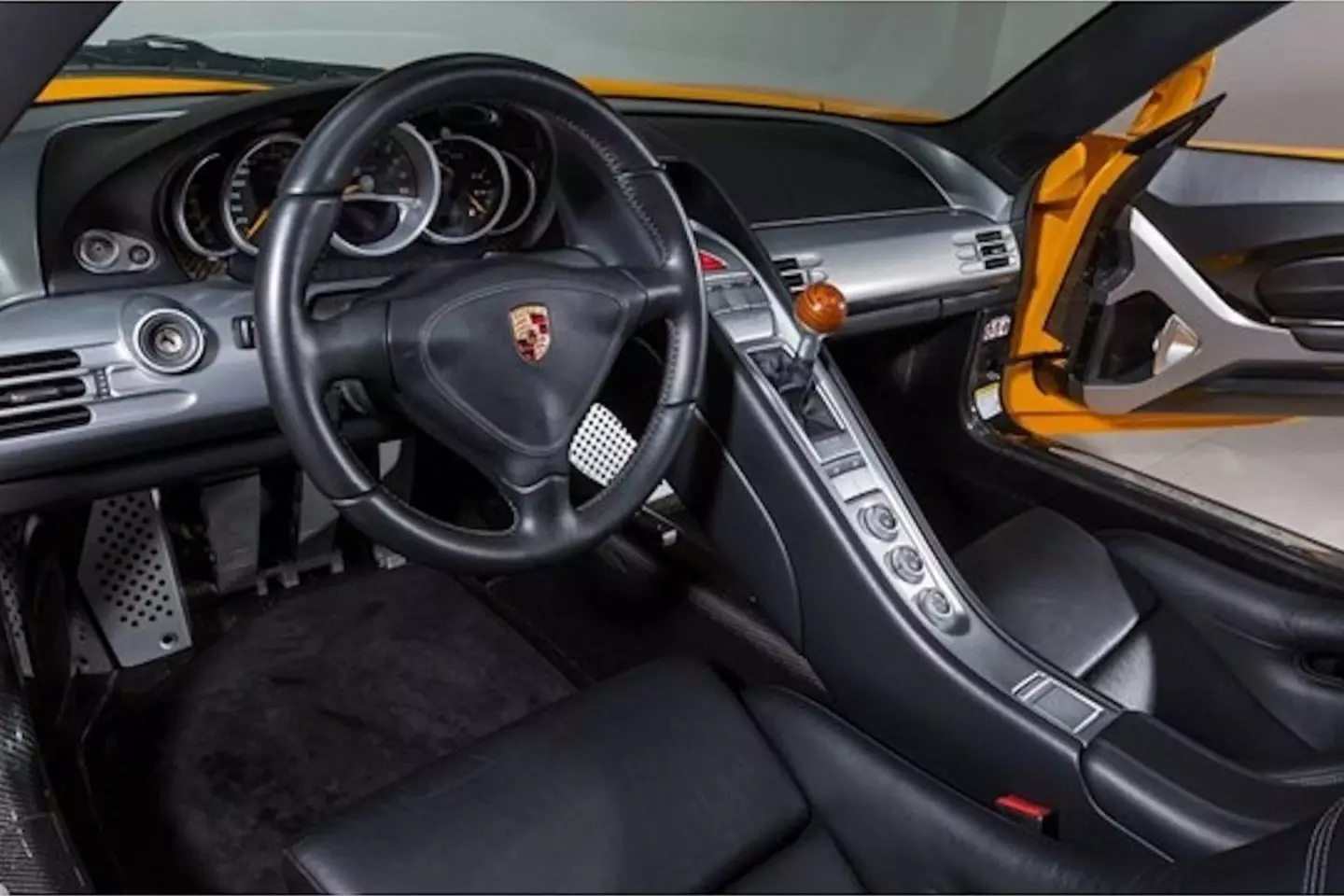 Porsche Carrera GT Màu vàng