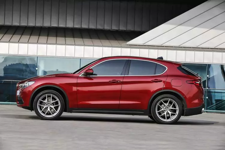 2017 Alfa Romeo Stelvio - profilo