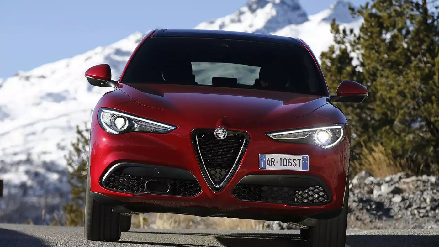 Alfa Romeo Stelvio: duk cikakkun bayanai (ko da duka!) 16941_8