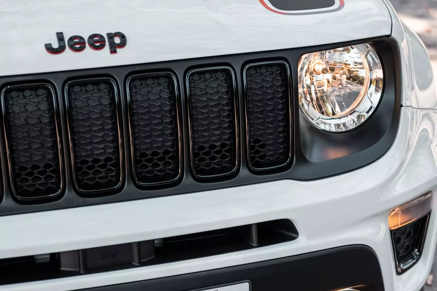 Jeep Renegade รุ่นสีส้ม