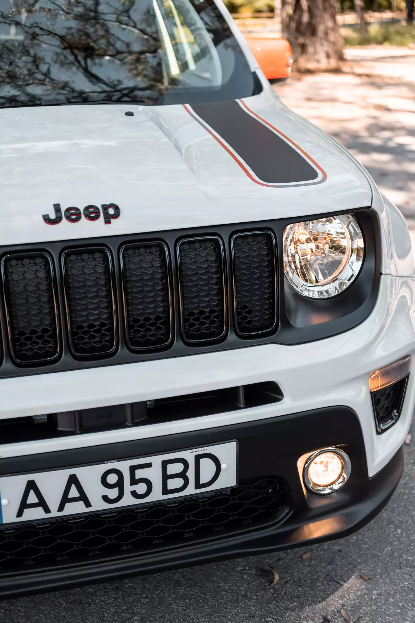 Jeep Renegade รุ่นสีส้ม