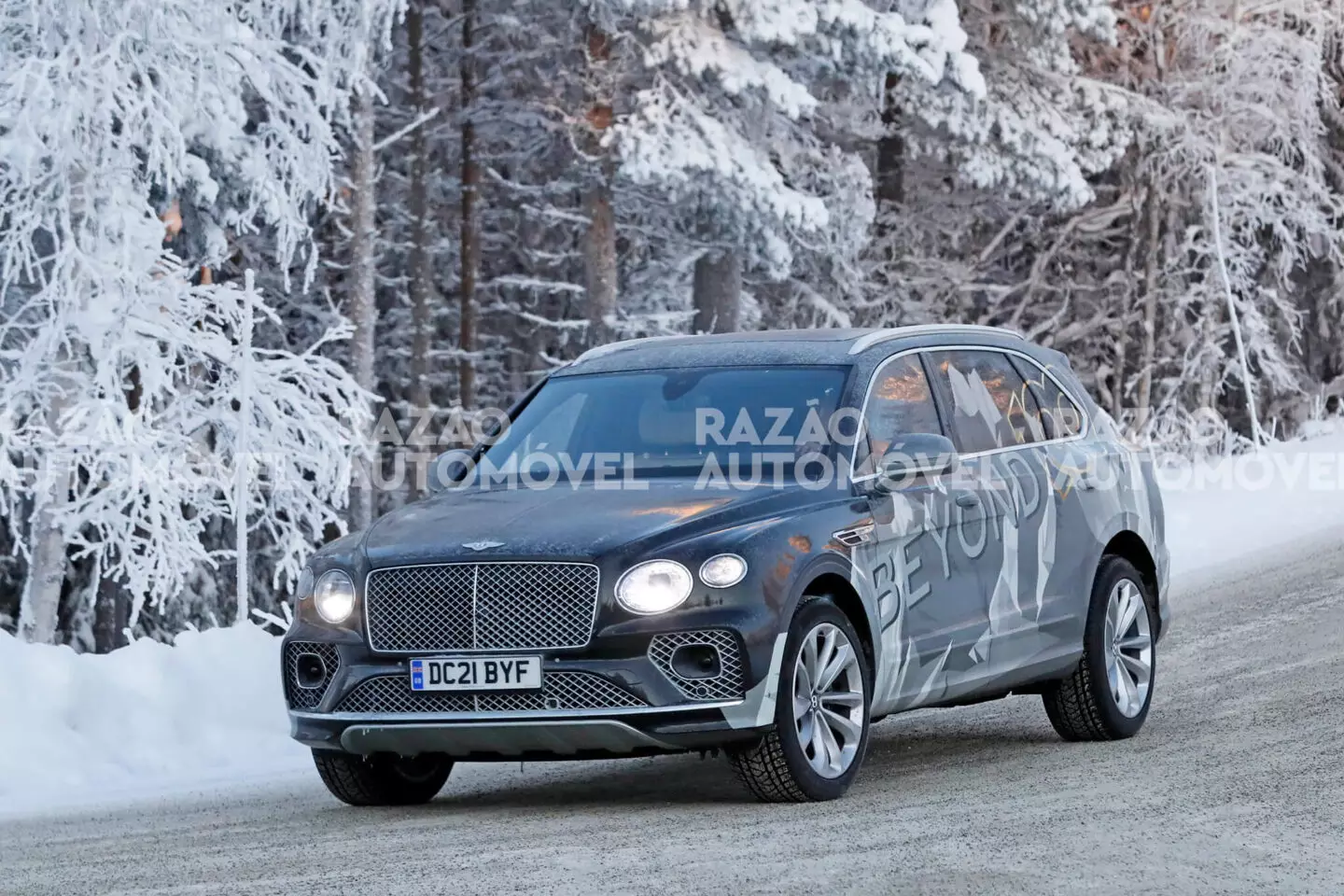 Bentley Bentayga ຮູບພາບ spy ຍາວ