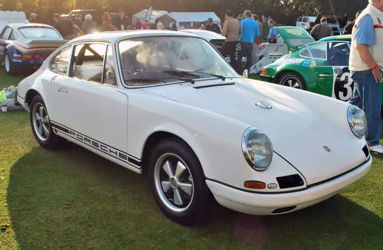 027-amelia-ada-porsche-911