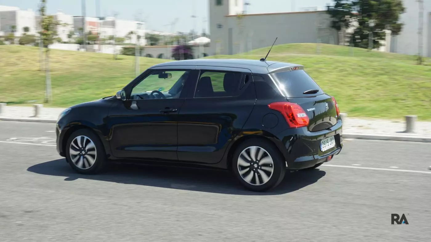 Suzuki Swift I Restyling 1.0 AT 5 qhov rooj SUV