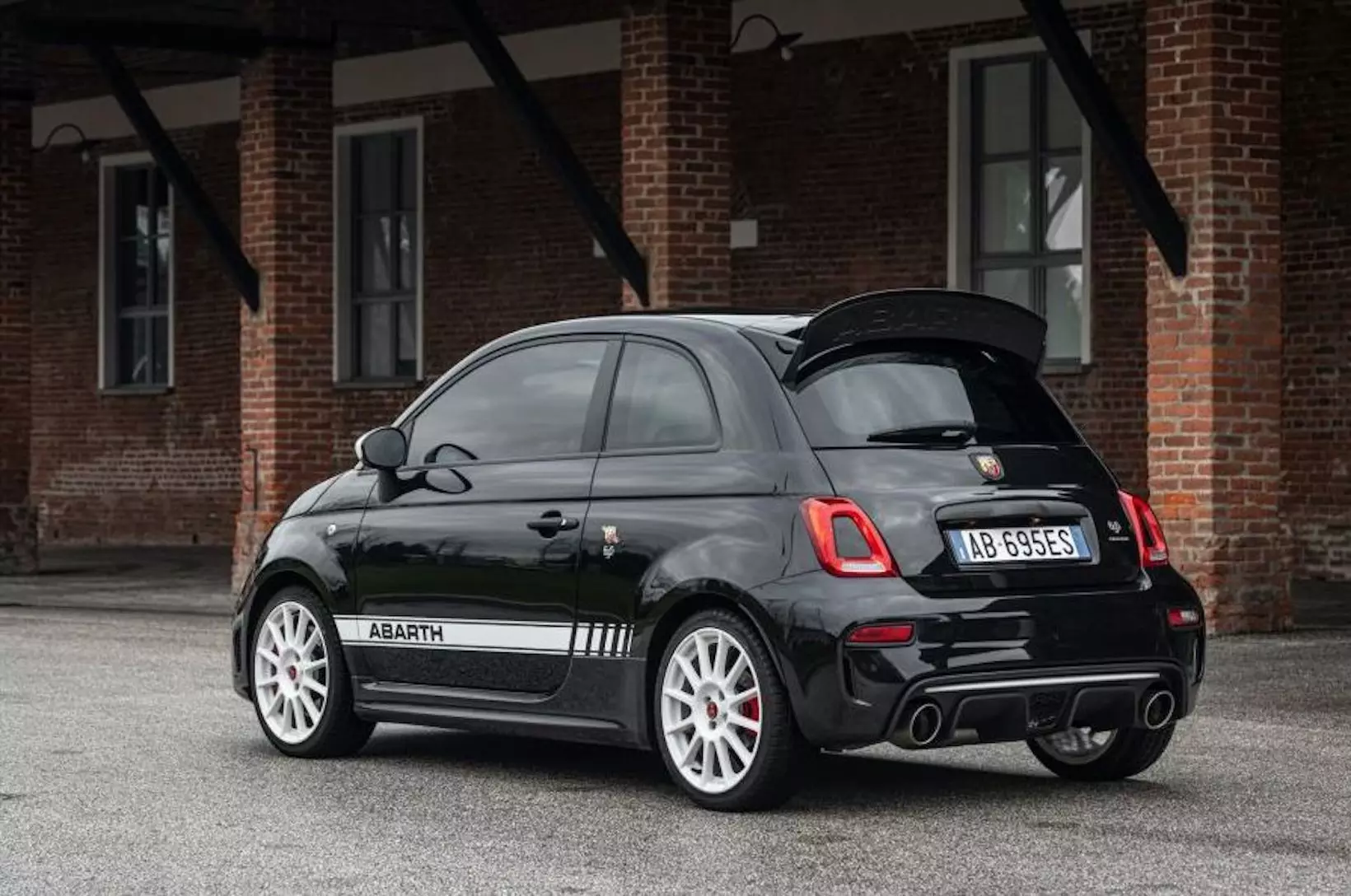 Abarth 695 Essees 9