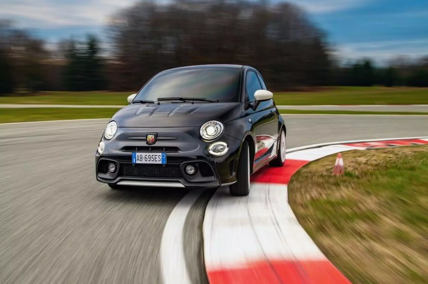 Abarth 695 Esseesse 4 |