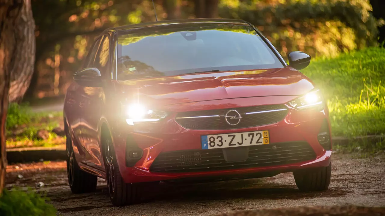 Opel Corsa GS Line-ն ընդդեմ Peugeot 208 GT Line-ի: Ո՞րն է լավագույնը: 1745_12