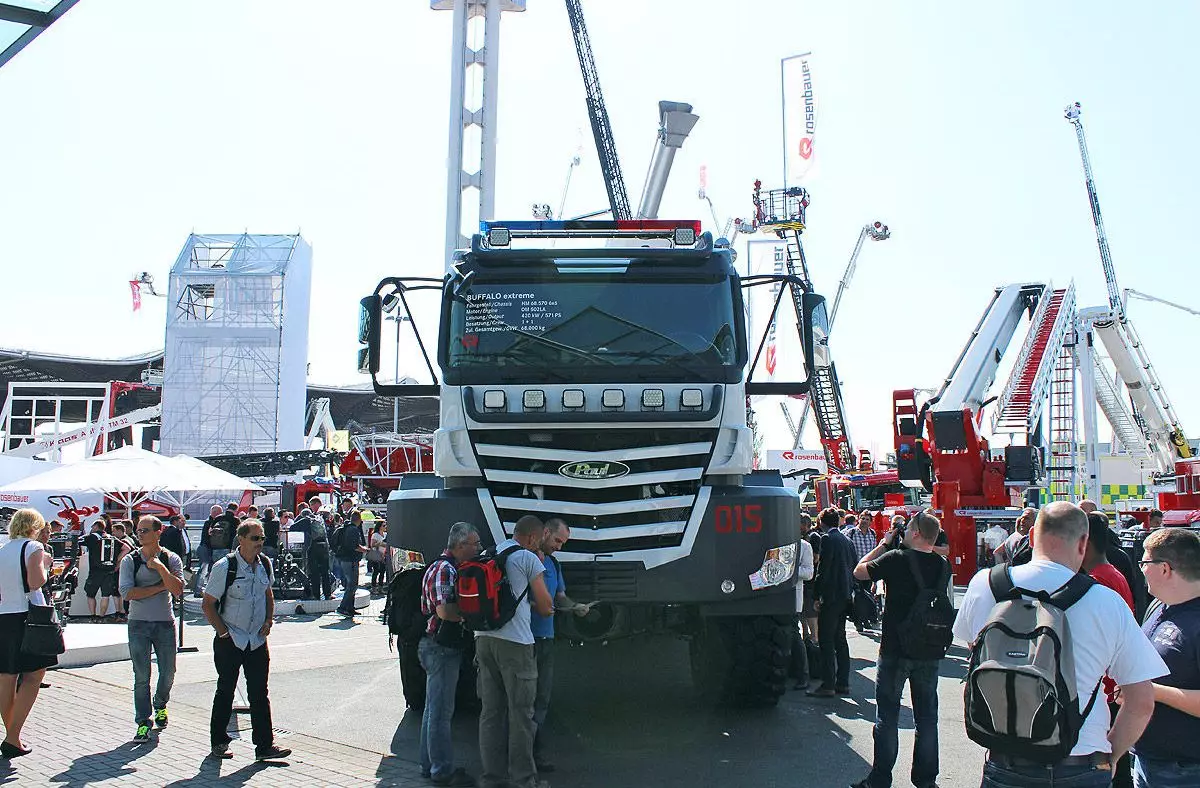 Rosenbauer Buffalo Extreme: Дэлхийн хамгийн том гал унтраах машин 17473_1