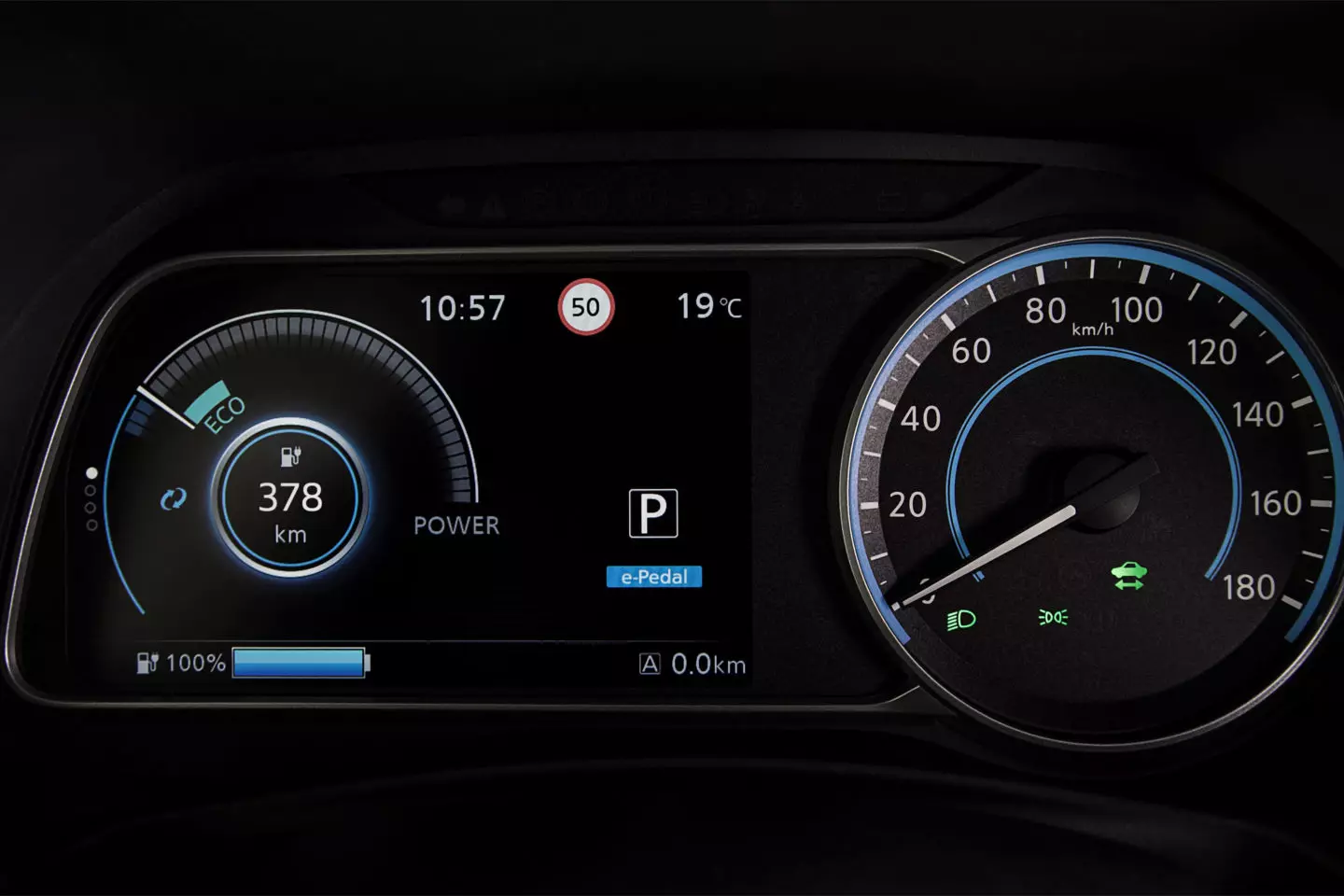 Panel instrumen Nissan Leaf