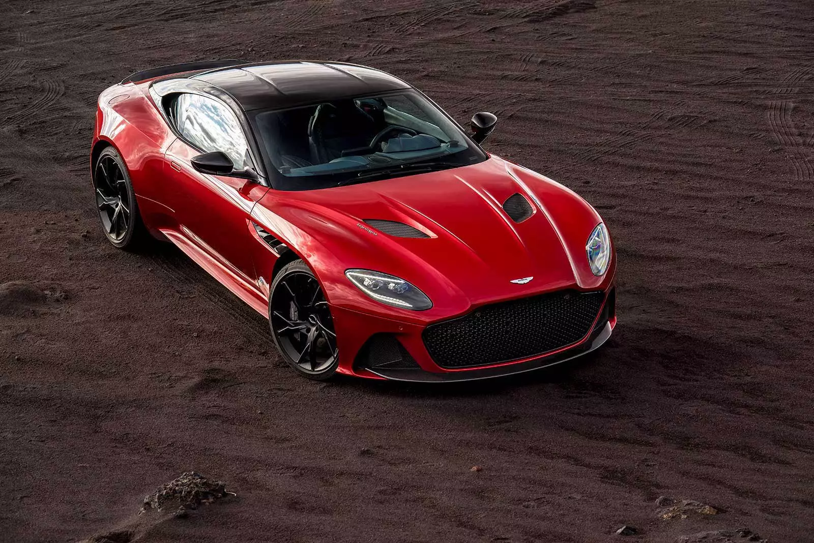 I-Aston Martin DBS Superleggera 2018