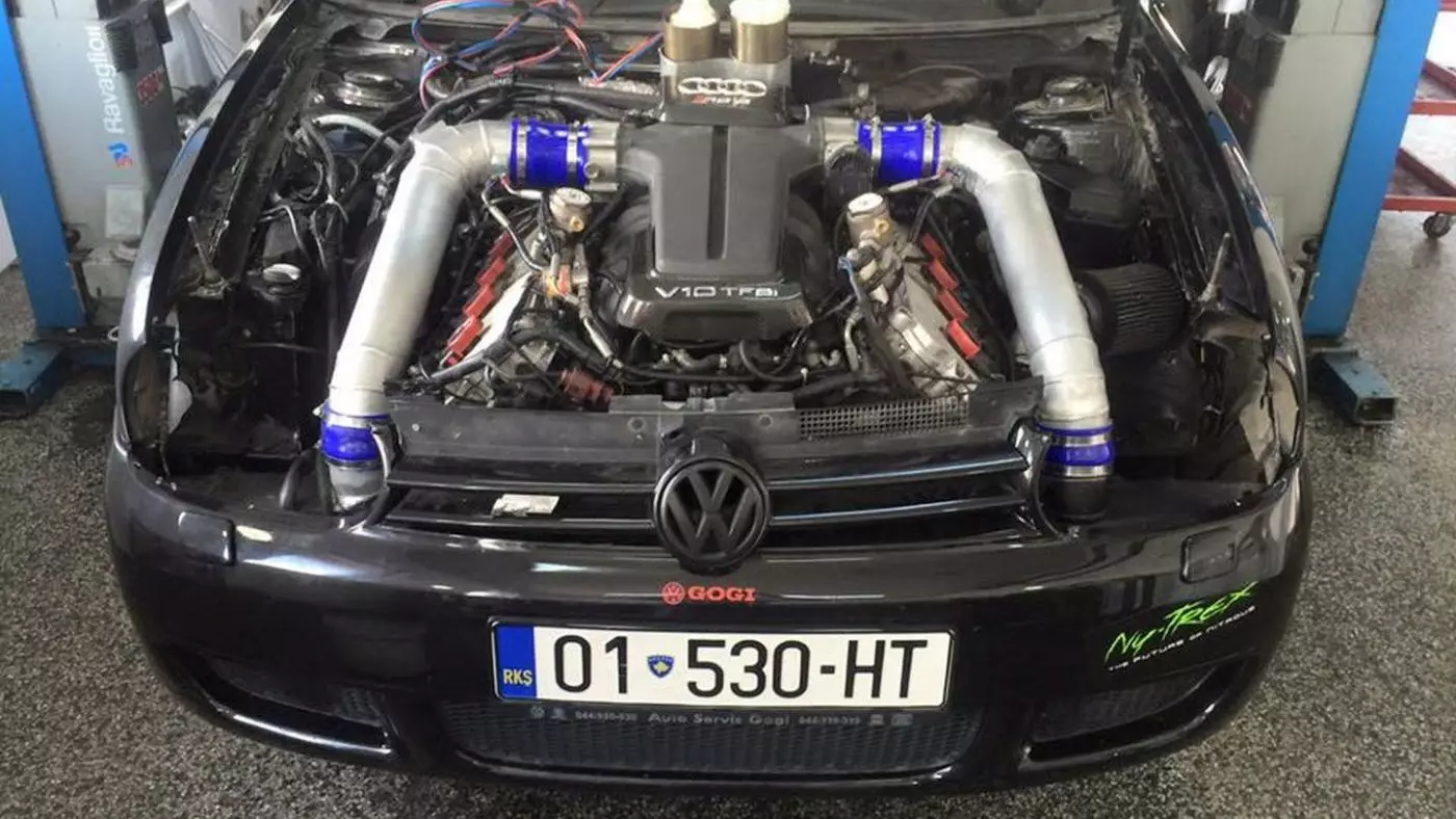 Volkswagen Golf R32 kalawan 1267 hp mesin V10: lamun saperti teu mirip kajadian 17701_1