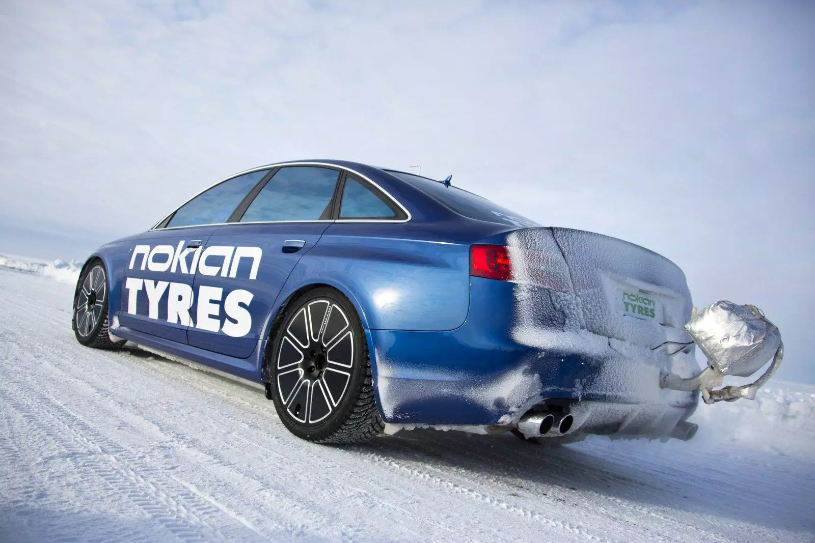 Mae Audi RS6 gyda theiars Nokian yn torri record cyflymder iâ eto: 335.7 km / h 17713_2