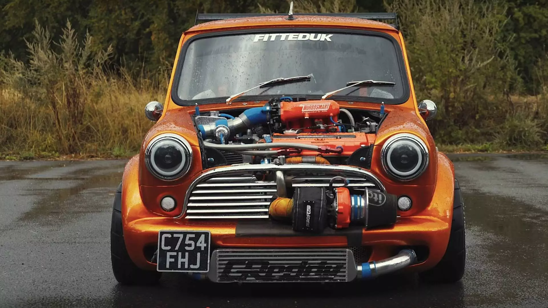 22 metų vyras MINI paverčia „žvėrimi“ su Honda VTEC varikliu 17752_1