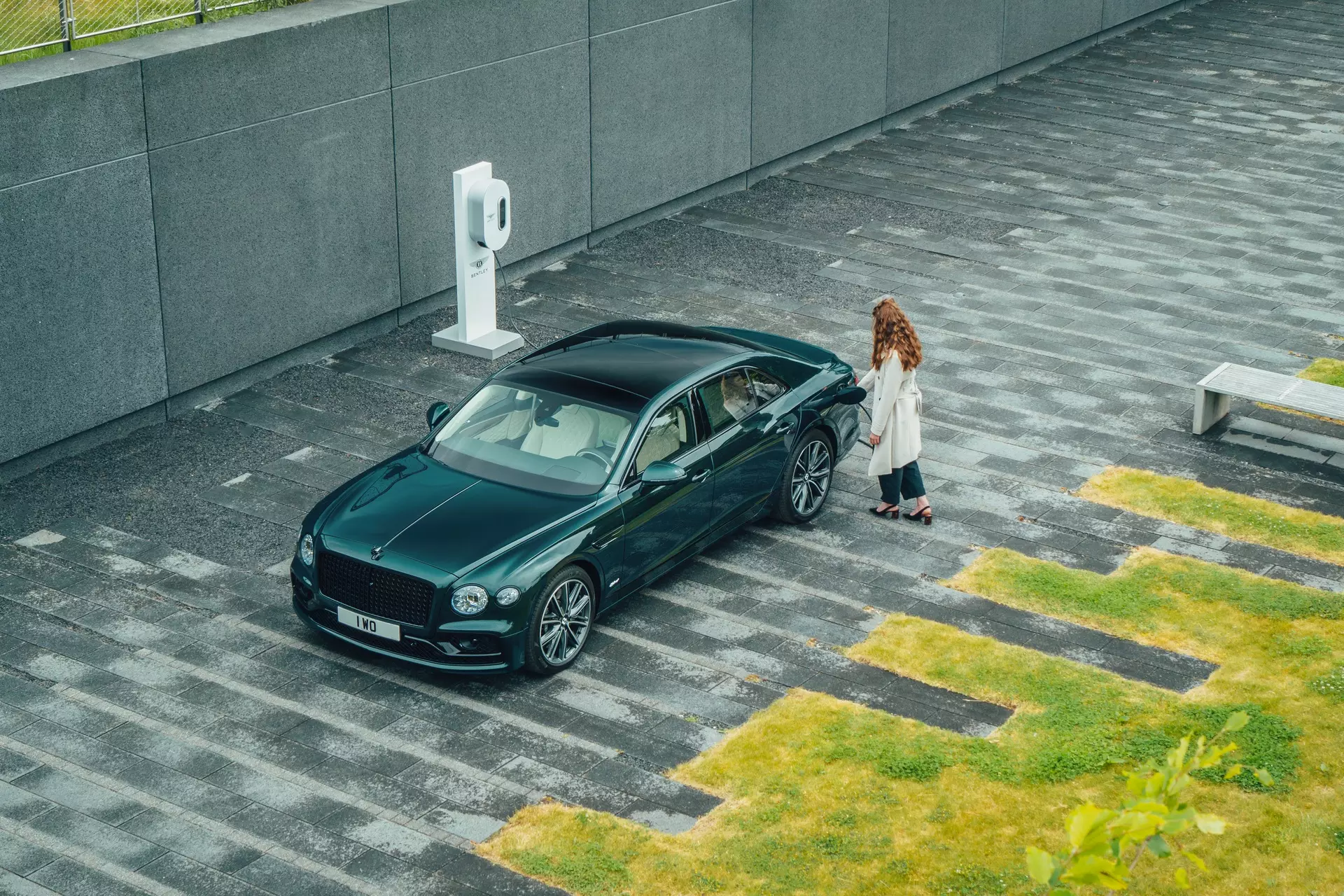 Bentley Flying Spur -hybridi