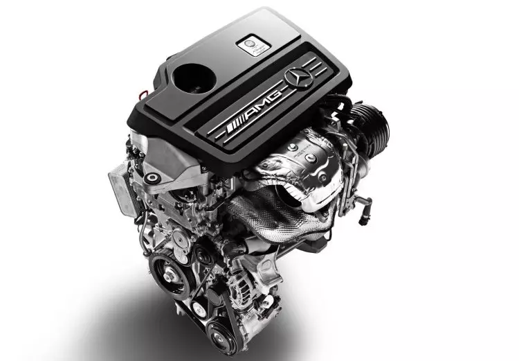 2015 Mercedes-AMG A 45 engine