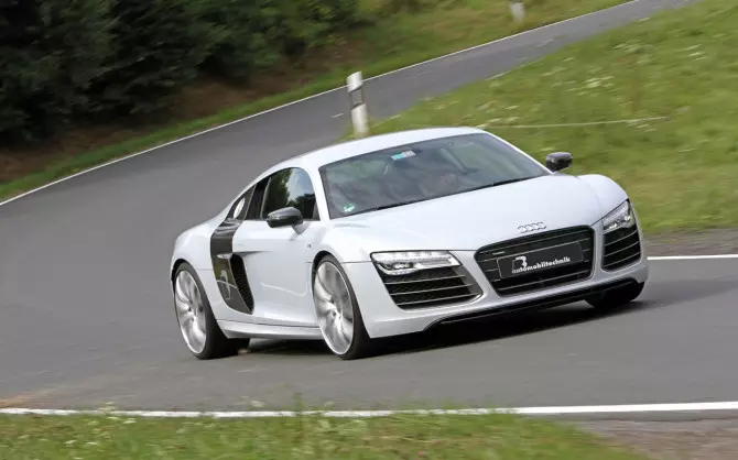 2013-BB-Automobiltechnik- أودي- R8-V10-plus-Motion-1-1280x800