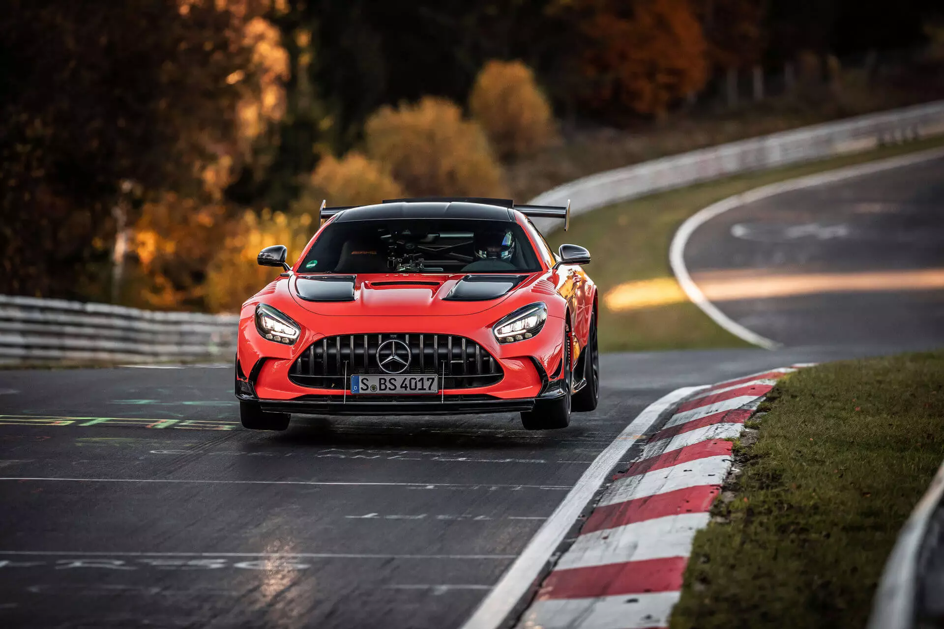 Cyfres Ddu Mercedes-AMG GT