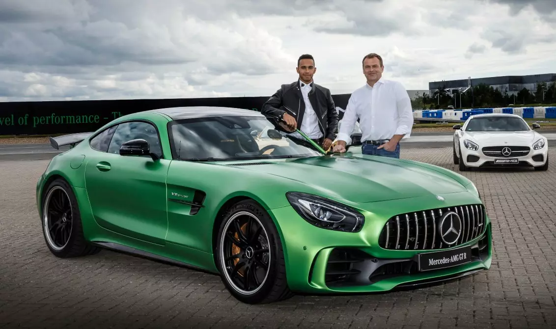 Lewis Hamilton dixwaze ku alîkariya pêşkeftina gerîdeya werzîşê ya din a Mercedes-AMG bike