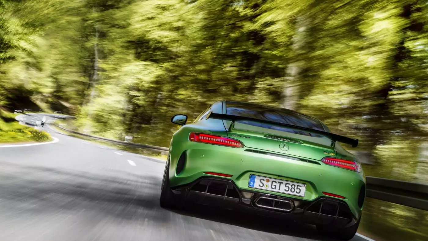 Mercedes AMG GT R သည် AMG မိသားစု၏ အဖွဲ့ဝင်အသစ်ဖြစ်သည်။ 17873_3