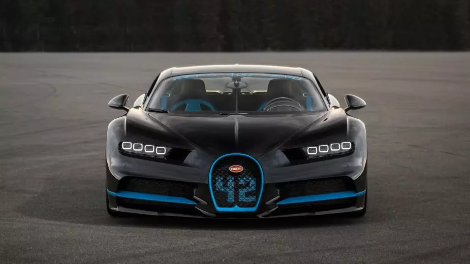 Bugatti Chiron 42 ilbiriqsi laga bilaabo 0-400-0 km/h