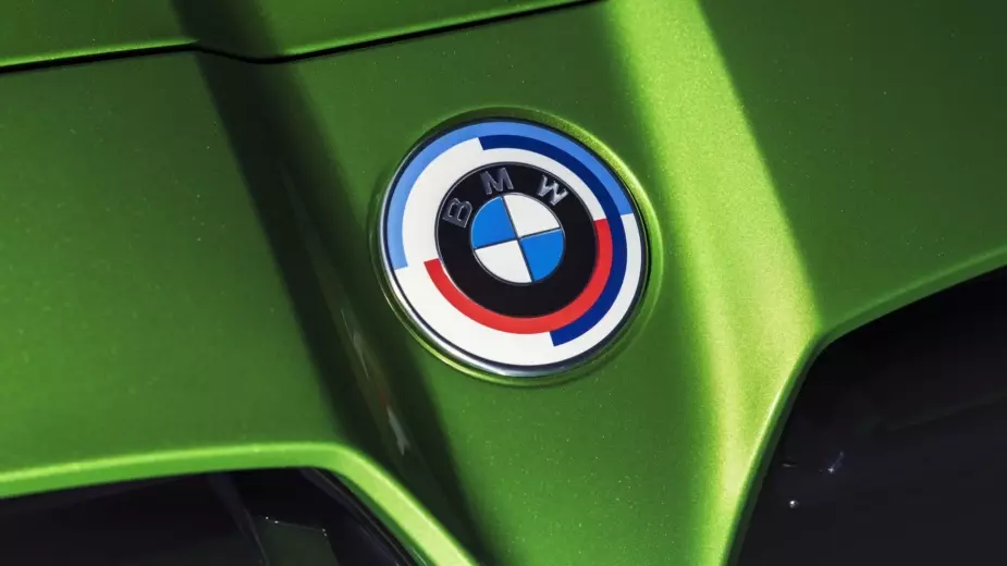 BMW M святкуе 50 гадоў з гістарычным лагатыпам і 50 унікальнымі колерамі